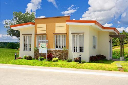 FOR SALE: House Laguna