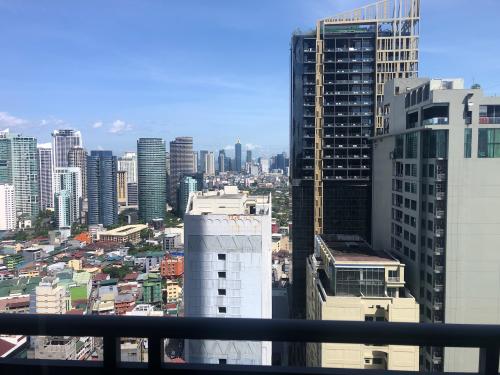 FOR SALE: Apartment / Condo / Townhouse Manila Metropolitan Area > Makati 7