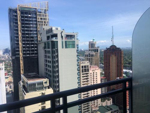 FOR SALE: Apartment / Condo / Townhouse Manila Metropolitan Area > Makati 8