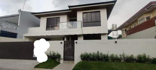 FOR SALE: House Manila Metropolitan Area > Paranaque