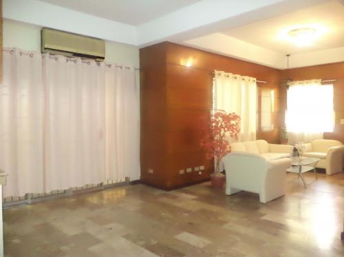 FOR RENT / LEASE: House Manila Metropolitan Area > Paranaque