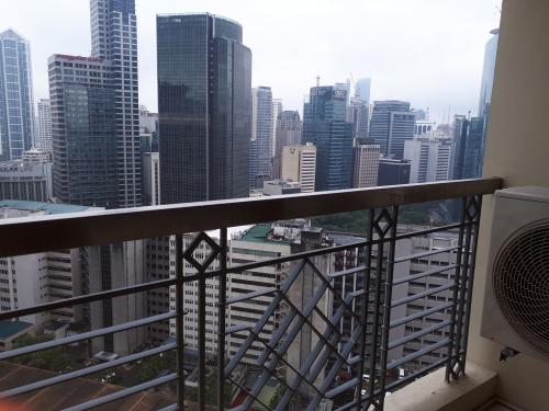 FOR RENT / LEASE: Apartment / Condo / Townhouse Manila Metropolitan Area > Makati 5