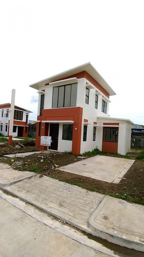 FOR SALE: House Laguna