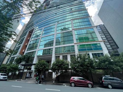 FOR SALE: Apartment / Condo / Townhouse Manila Metropolitan Area > Makati 4