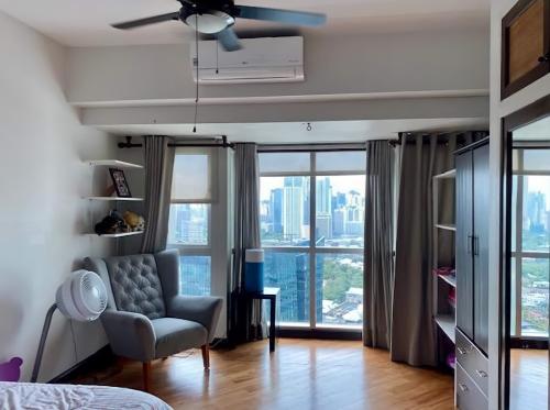 FOR SALE: Apartment / Condo / Townhouse Manila Metropolitan Area > Makati 1