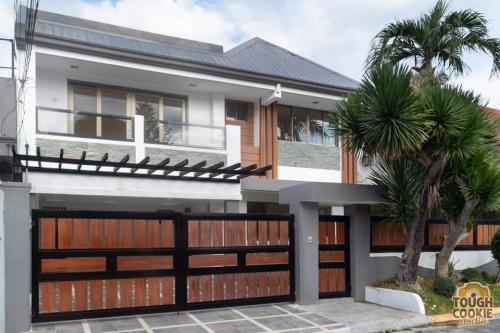 FOR SALE: House Manila Metropolitan Area > Paranaque