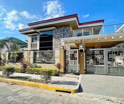 FOR SALE: House Manila Metropolitan Area > Paranaque