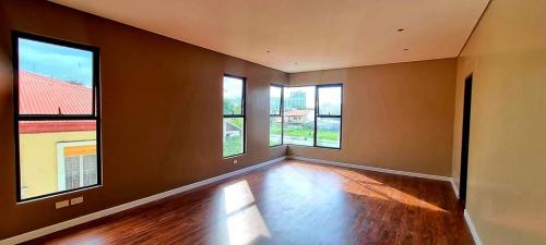 FOR SALE: Apartment / Condo / Townhouse Manila Metropolitan Area > Las Pinas 1