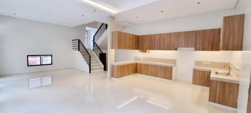 FOR SALE: Apartment / Condo / Townhouse Manila Metropolitan Area > Las Pinas 2