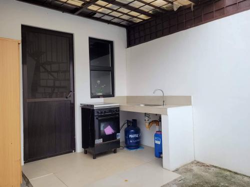 FOR SALE: Apartment / Condo / Townhouse Manila Metropolitan Area > Las Pinas 4