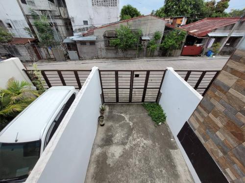 FOR SALE: Apartment / Condo / Townhouse Manila Metropolitan Area > Las Pinas 5