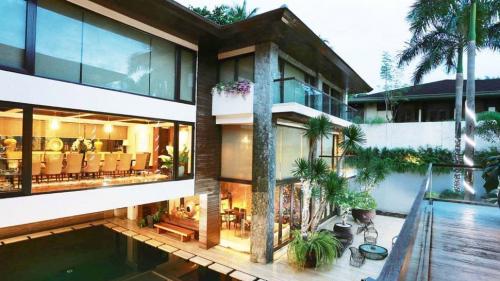 FOR SALE: House Manila Metropolitan Area > Makati 1