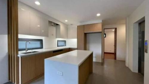 FOR SALE: Apartment / Condo / Townhouse Rizal > Taguig 4