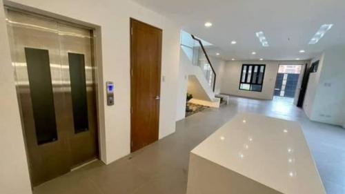 FOR SALE: Apartment / Condo / Townhouse Rizal > Taguig 10