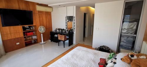 FOR SALE: Apartment / Condo / Townhouse Manila Metropolitan Area > Makati 3