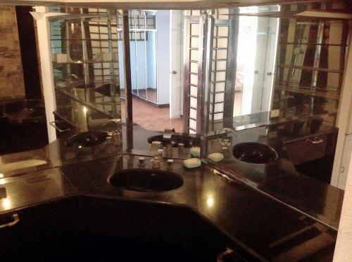FOR RENT / LEASE: House Manila Metropolitan Area > Makati 3