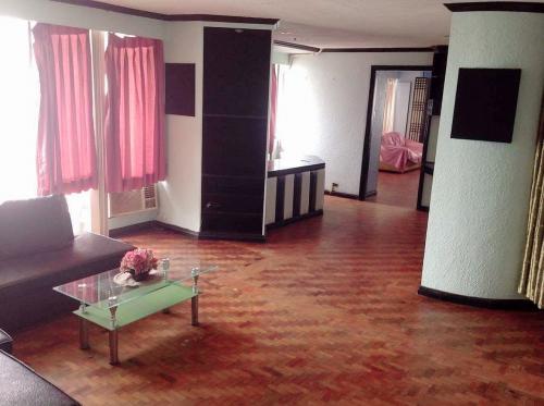 FOR RENT / LEASE: House Manila Metropolitan Area > Makati 5