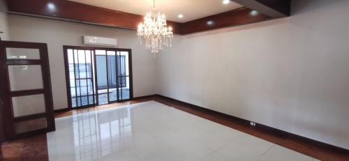 FOR RENT / LEASE: House Manila Metropolitan Area > Makati 2
