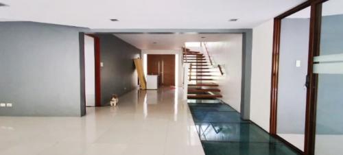 FOR RENT / LEASE: House Manila Metropolitan Area > Makati