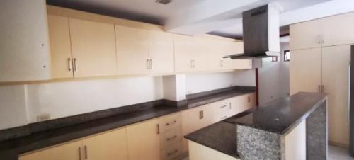 FOR RENT / LEASE: House Manila Metropolitan Area > Makati 1