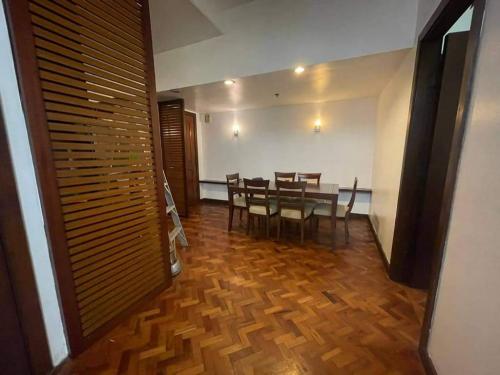 FOR RENT / LEASE: Apartment / Condo / Townhouse Manila Metropolitan Area > Makati 2