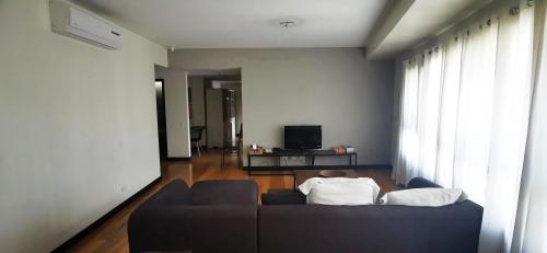 FOR RENT / LEASE: Apartment / Condo / Townhouse Manila Metropolitan Area > Makati 3