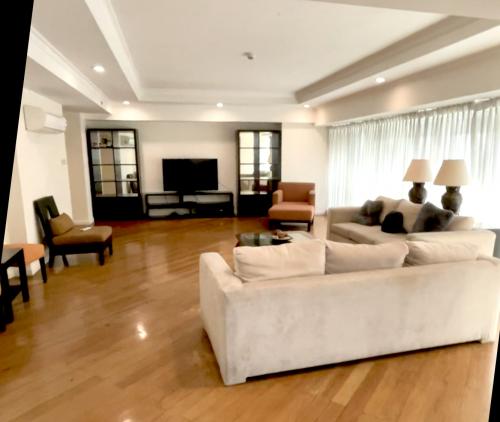 FOR RENT / LEASE: Apartment / Condo / Townhouse Manila Metropolitan Area > Makati