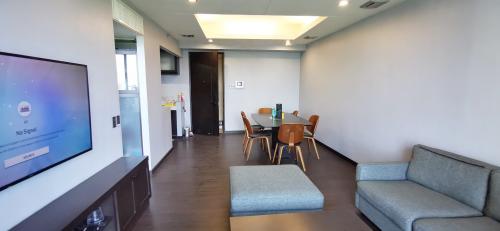 FOR SALE: Apartment / Condo / Townhouse Rizal > Taguig 2