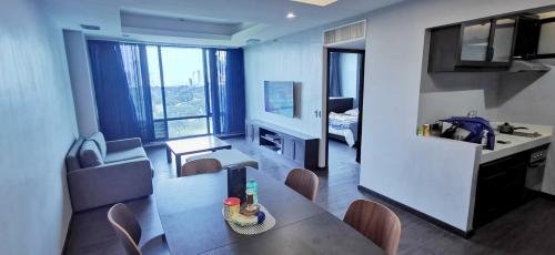 FOR SALE: Apartment / Condo / Townhouse Rizal > Taguig 3