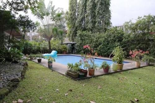 FOR RENT / LEASE: House Manila Metropolitan Area > Makati 1