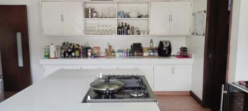 FOR RENT / LEASE: House Manila Metropolitan Area > Makati 2