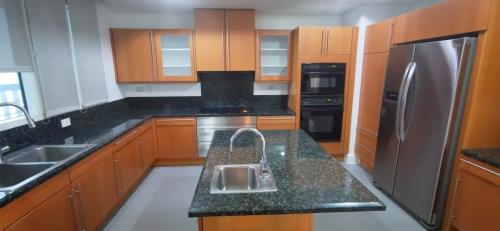 FOR RENT / LEASE: Apartment / Condo / Townhouse Manila Metropolitan Area > Makati 3