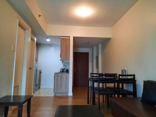 FOR SALE: Apartment / Condo / Townhouse Manila Metropolitan Area > Makati 6