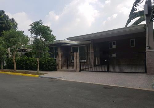 FOR SALE: House Manila Metropolitan Area > Makati
