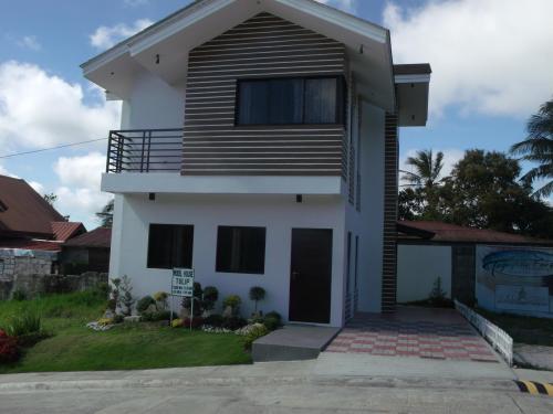 RFO unit atTagaytay Forbes Residence 