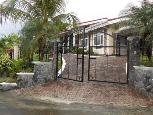 FOR SALE: House Batangas