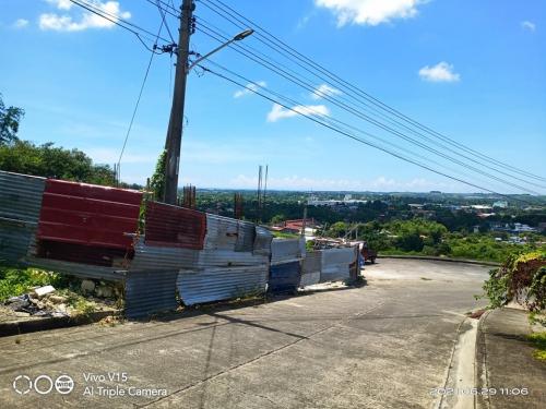 LOT FOR SALE BY THE LAND OWNER, ROYAL CEBU ESTATES,  LOCATED AT CASILI CONSOLACION CEBU.  Overlooking lot at Royale Cebu Estate, Consolacion Cebu.  Lot Area: 301 sq.m.  Price: Php 25,000.00 per sq.m. (negotiable)  Total Price: Php 7,525,000.00 NET  Cash T