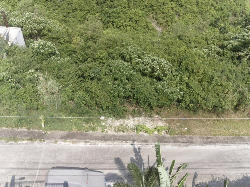  158 sq.m. OVERLOOKING LOT FOR SALE    LOCATION: Vista Grande Subdivision, Talisay City, Cebu.  PROPERTY DETAILS   LOT AREA: 158 sq.m. PRICE: Php 27,000 per sq.m. TOTAL CONTRACT PRICE: Php 4,266,000.00  Clean Title  Price is still open for negotiation  Fu