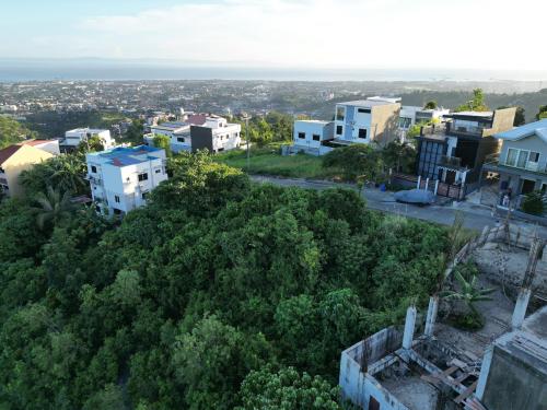  158 sq.m. OVERLOOKING LOT FOR SALE    LOCATION: Vista Grande Subdivision, Talisay City, Cebu.  PROPERTY DETAILS   LOT AREA: 158 sq.m. PRICE: Php 27,000 per sq.m. TOTAL CONTRACT PRICE: Php 4,266,000.00  Clean Title  Price is still open for negotiation  Fu