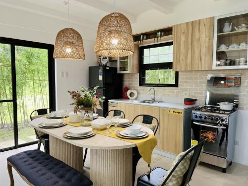 Larissa_dining&kitchen
