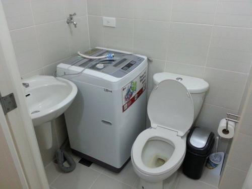 Bathroom with Washing Machine