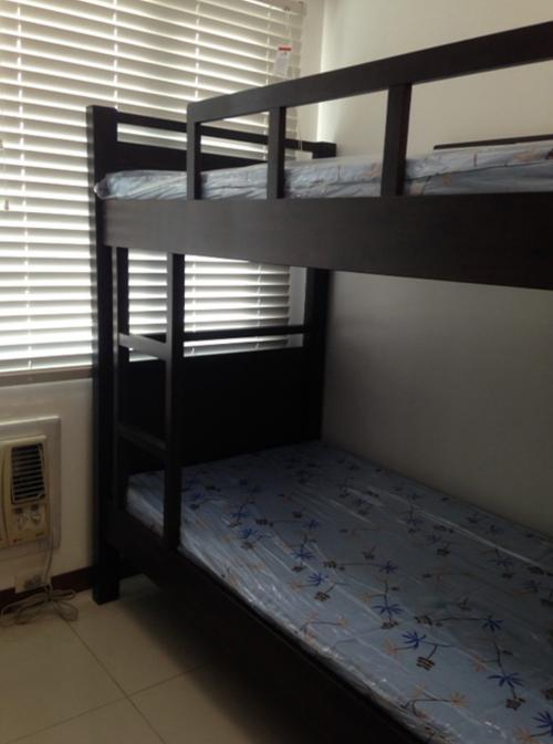 double-deck bed, blinds, aircon