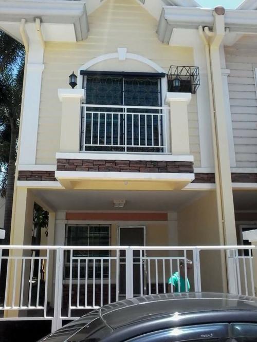 FOR RENT  3 Bedrooms Corner Lot Townhouse For Rent. located inside Jeanette Gardens Subd. 1  2bathrooms  The unit has good ventilation and facing east.  very accessible  THE SUBDIVISION IS LOCATED ALONG THE MAIN ROAD.   TAXI'S/JEEPNEY'S TO AND FROM BACLAR