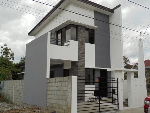 FOR SALE: House Rizal 9