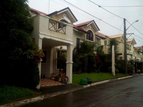 FOR RENT / LEASE: House Cavite > Silang 12