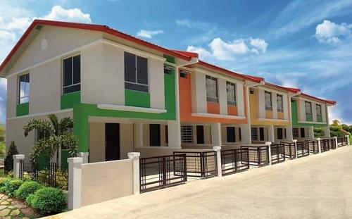 2 Storey house w/ 3 bedrooms & 2 toilet and bath