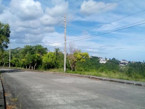 Alta Vista lot is sold at a 3-N-1 package, which means the Residential Lot at P 15,000/sq.m. to P16,000/sq.m., the Alta Vista Golf Club Share at P1,000,000 and the Vistamar Beach Club share at P120,000. This lot with an area of 818 sq.m. is located at the