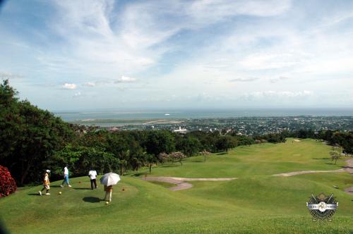 Alta Vista lot is sold at a 3-N-1 package, which means the Residential Lot at P 15,000/sq.m. to P16,000/sq.m., the Alta Vista Golf Club Share at P1,000,000 and the Vistamar Beach Club share at P120,000. This lot with an area of 818 sq.m.