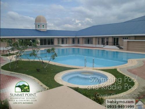 swimming pool at the brookside at summit point lipa