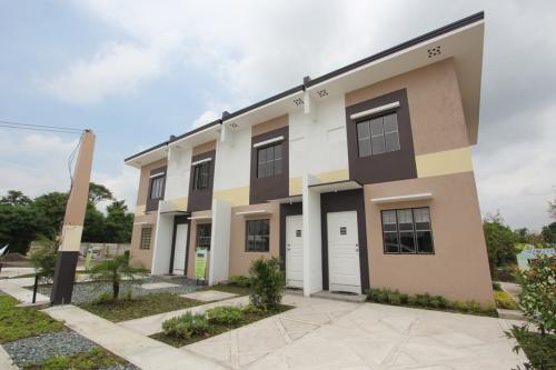 FOR SALE: Apartment / Condo / Townhouse Cavite > Dasmarinas 7